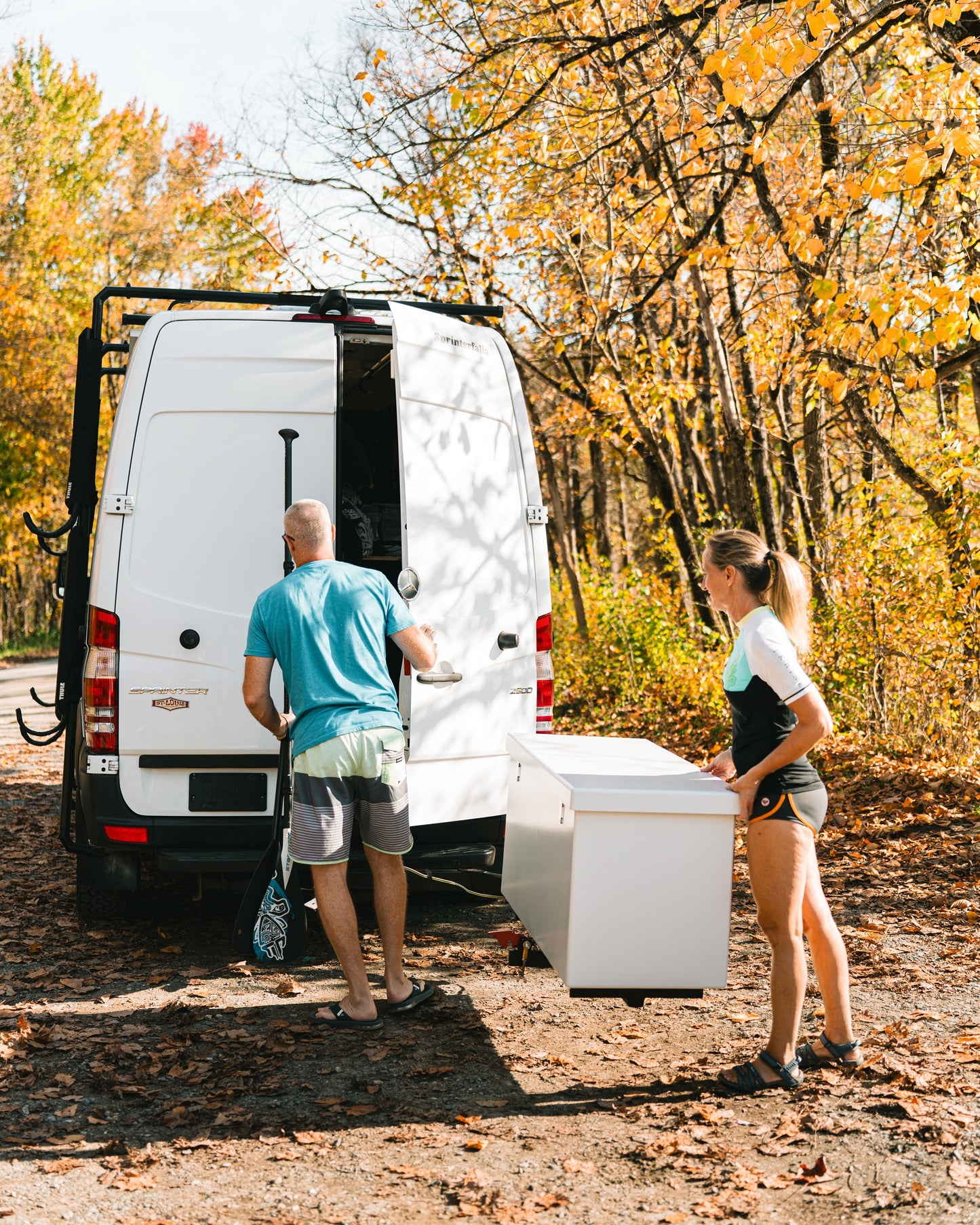 Coffre de transport avec support pivotant