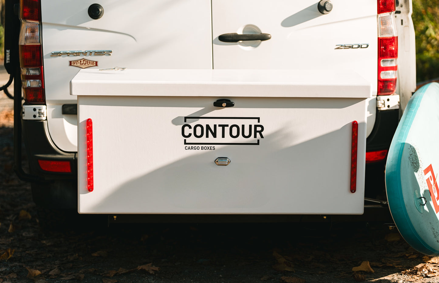 Coffre de transport avec support pivotant