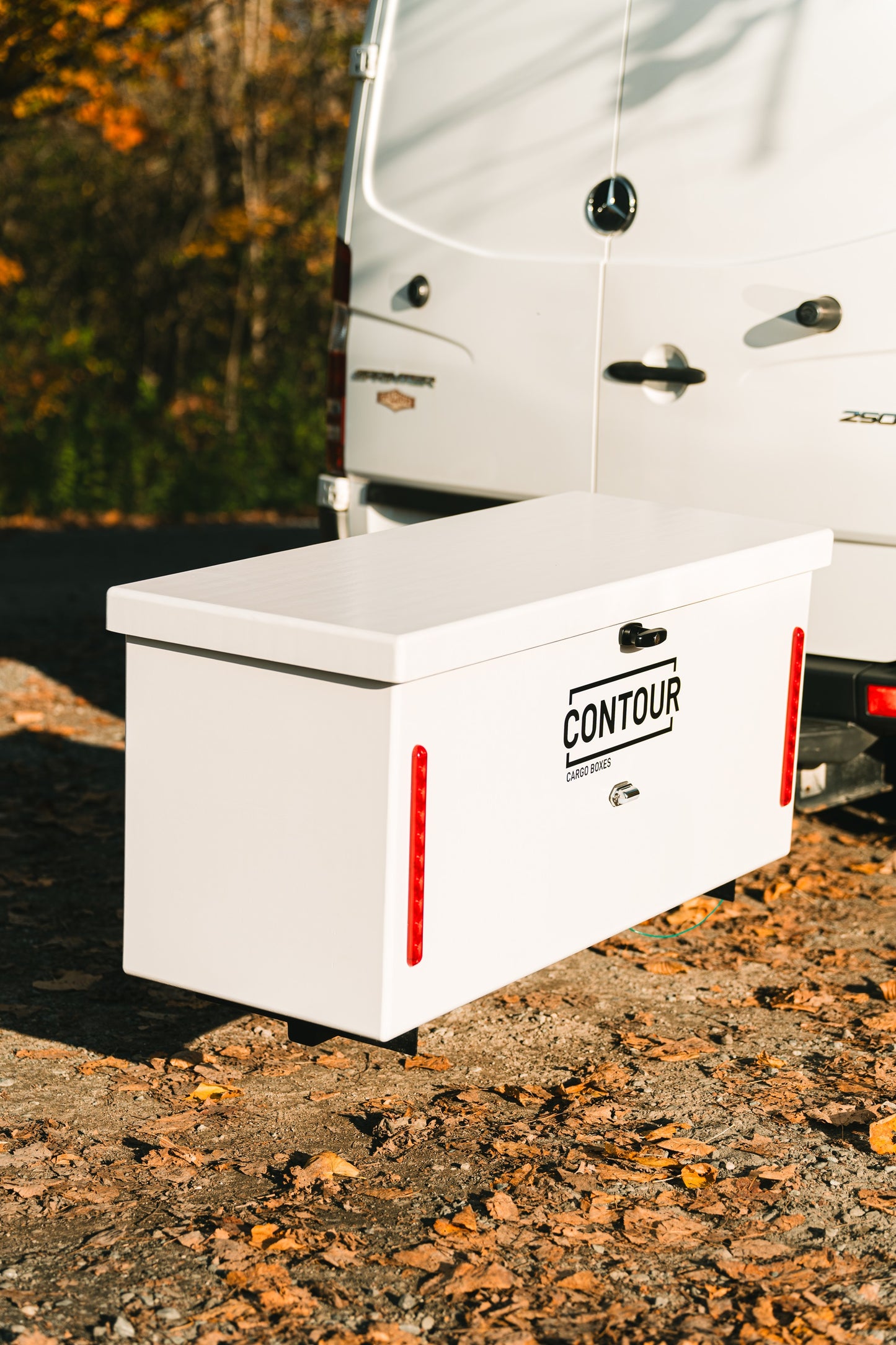 Coffre de transport avec support pivotant