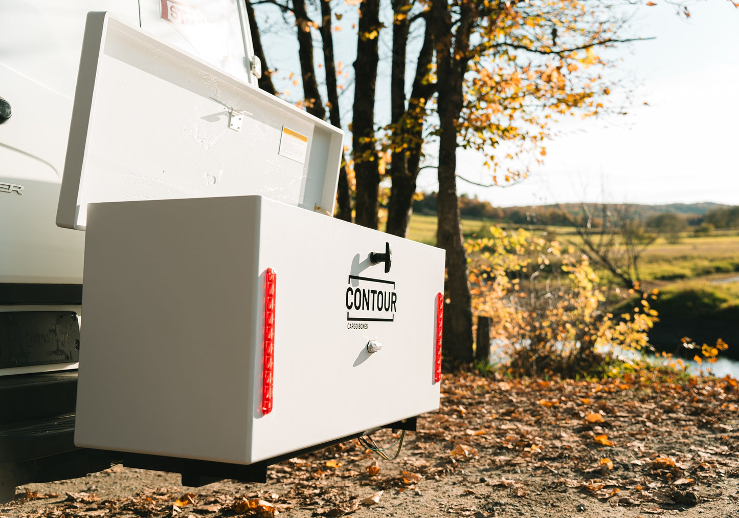 Coffre de transport avec support pivotant
