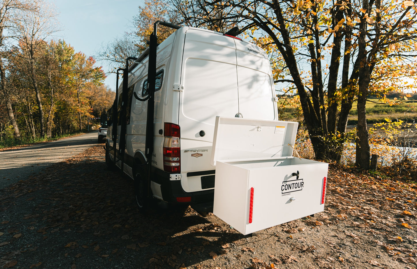 Coffre de transport avec support pivotant