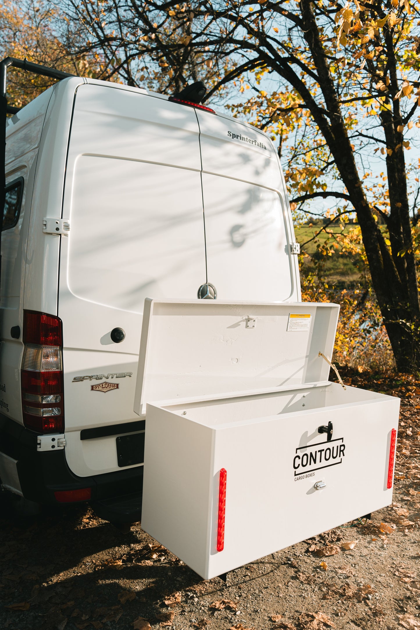 Coffre de transport avec support pivotant