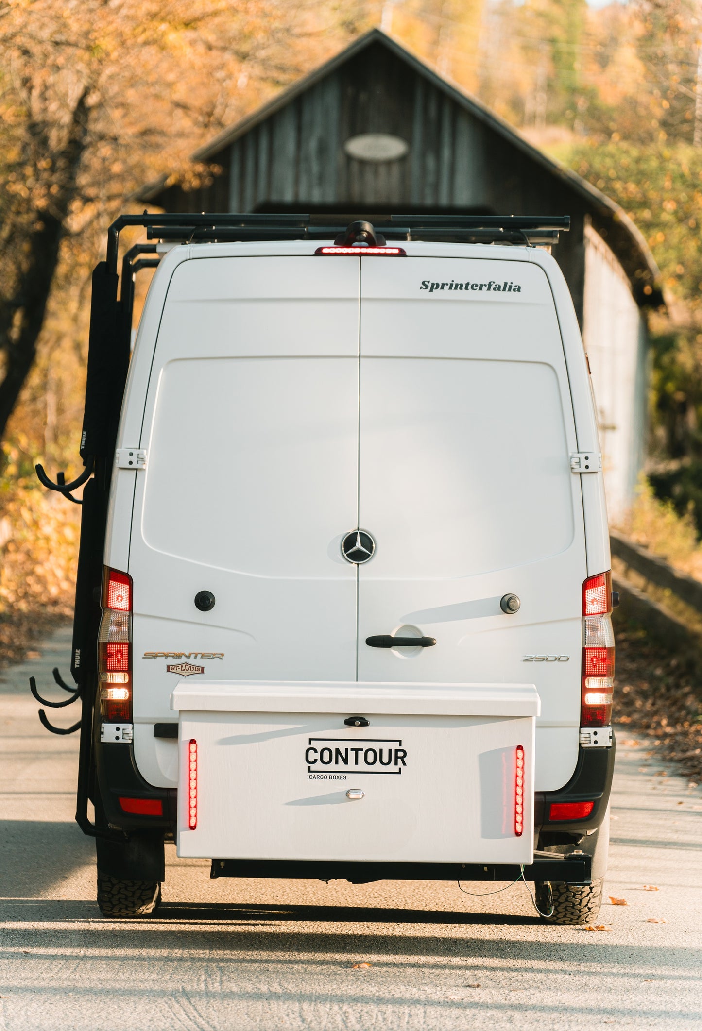 Coffre de transport avec support pivotant