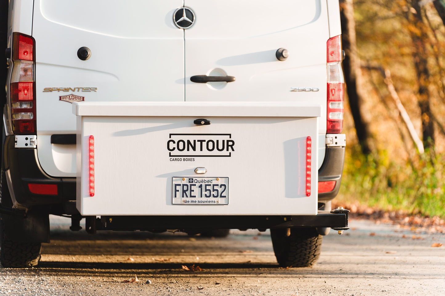 Coffre de transport avec support pivotant